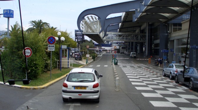 Traficul aerian de pe aeroportul Nisa a fost reluat, insa cu perturbari