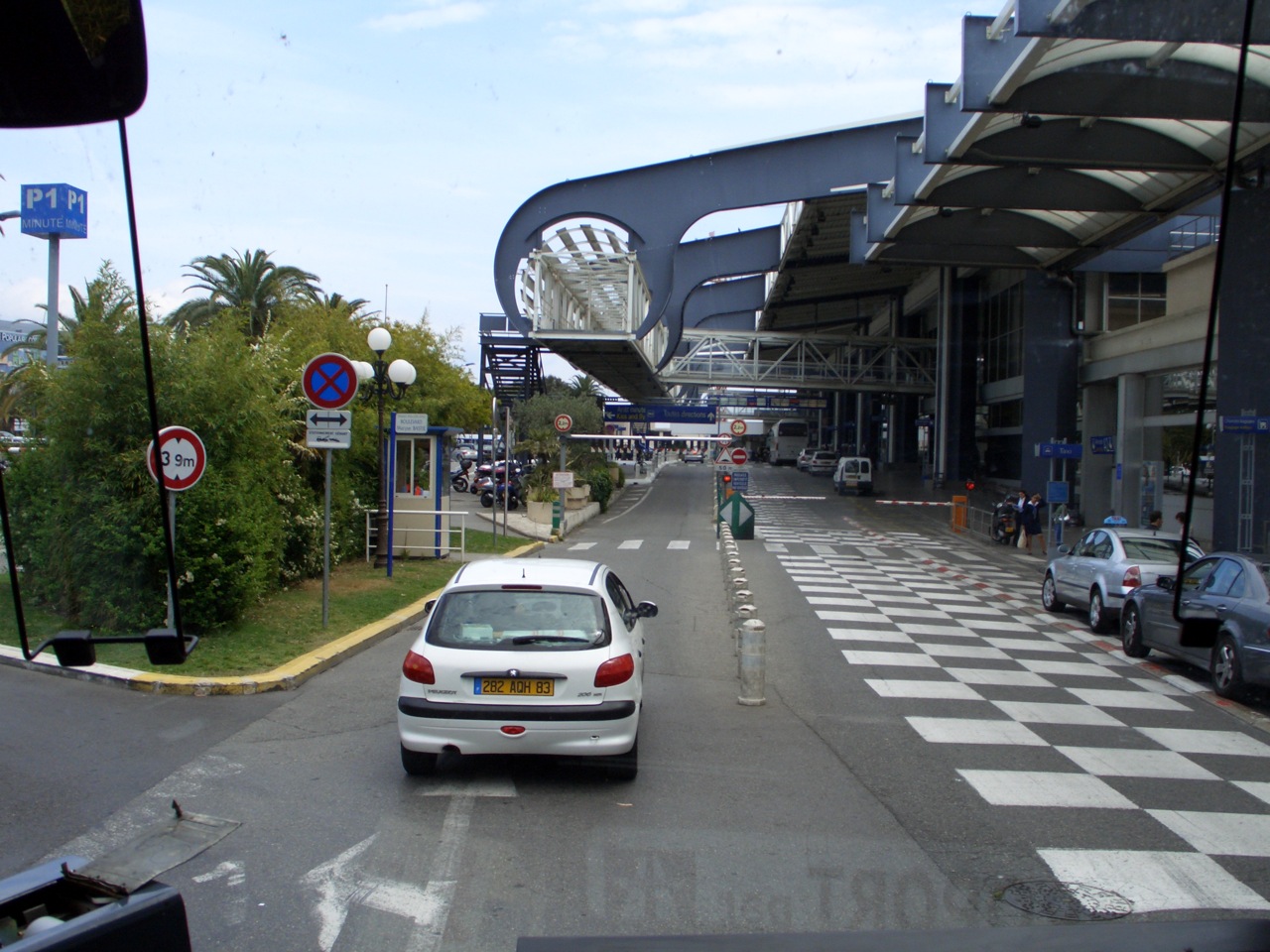 Verificari De Securitate Pe Aeroportul Nice Cote D Azur Coasta De