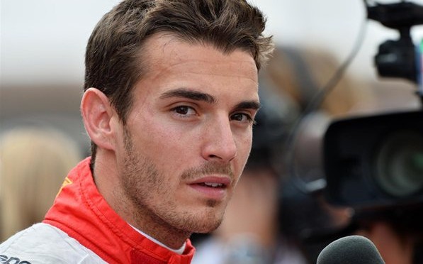 Pilotul de formula 1, Jules Bianchi a iesit din coma artificiala si a fost transferat in Franta