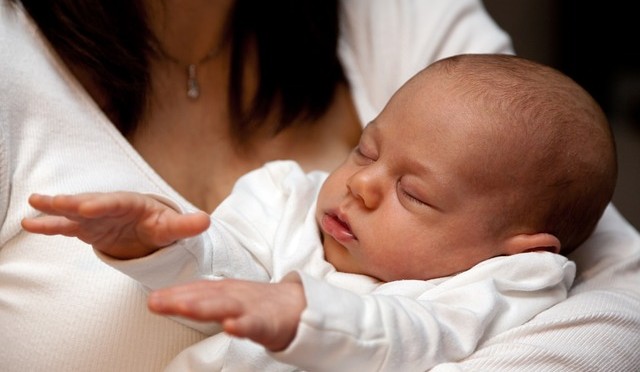 Grasse : Incepe procesul bebelusilor schimbati la nastere